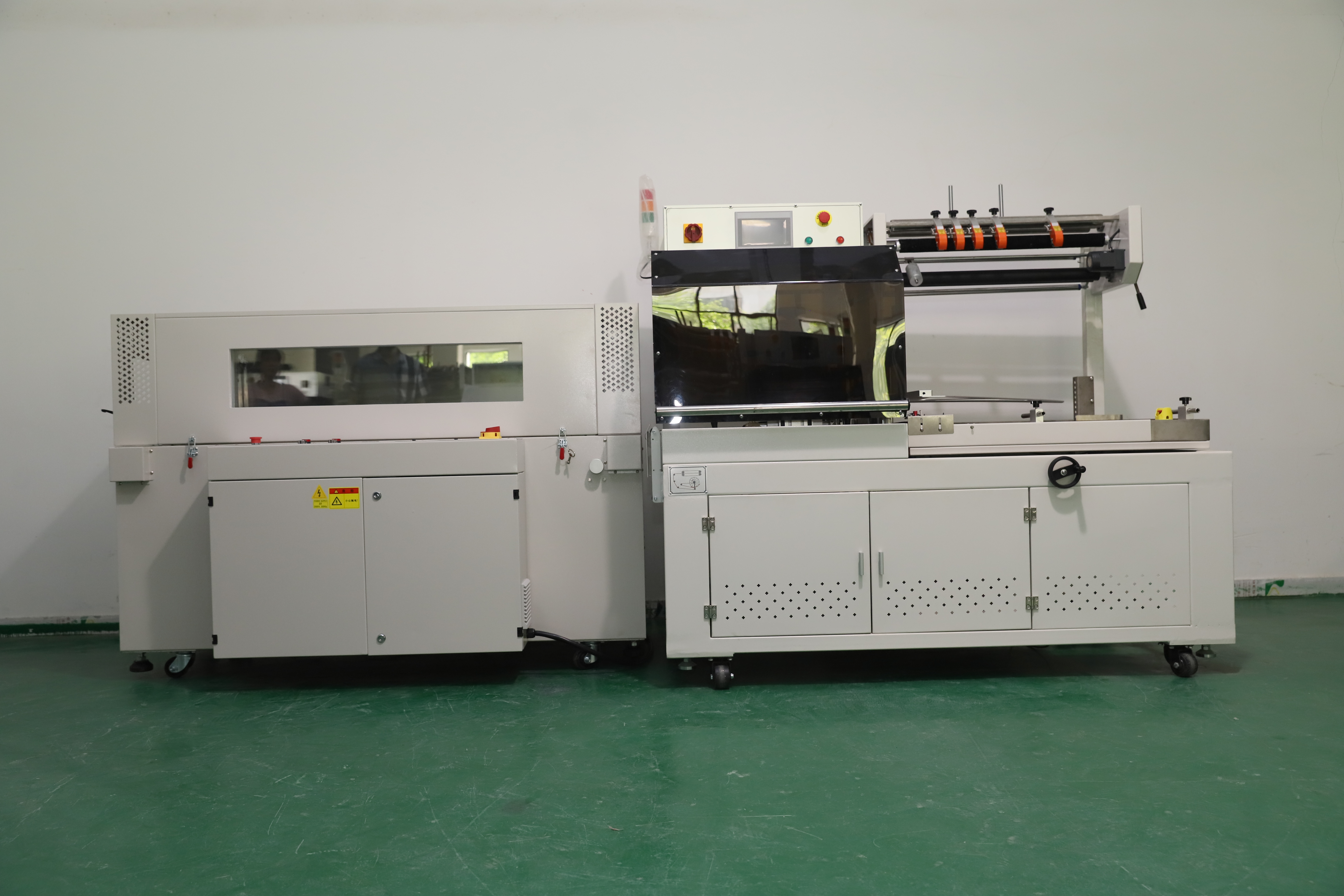 F700S邊封封切收縮包裝機.JPG F700S邊封封切收縮包裝機.JPG